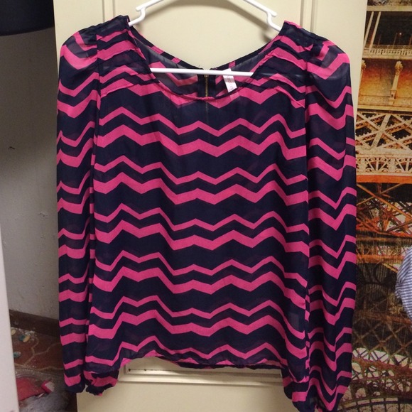 Blue and pick chevron blouse💖