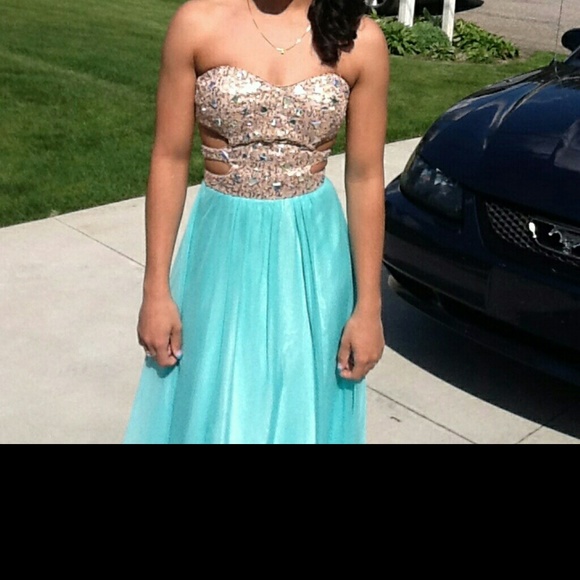 Prom Dress - Picture 2 of 3