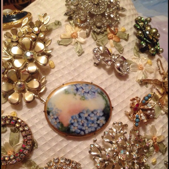 My Vintage Brooches Just Sharing💞