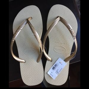 Havaianas gold flip flops size 4/5