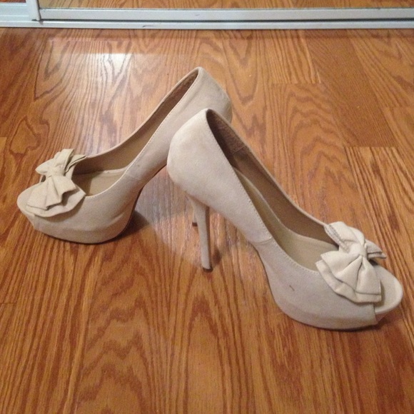 🎉HP Total Trendsetter Party🎉 Cute Heels with Bow - Picture 1 of 4