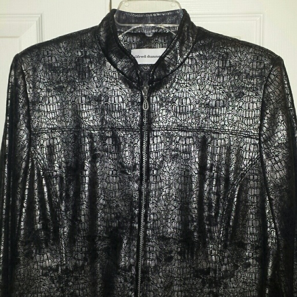 Light python print jacket size 8 - Picture 2 of 3
