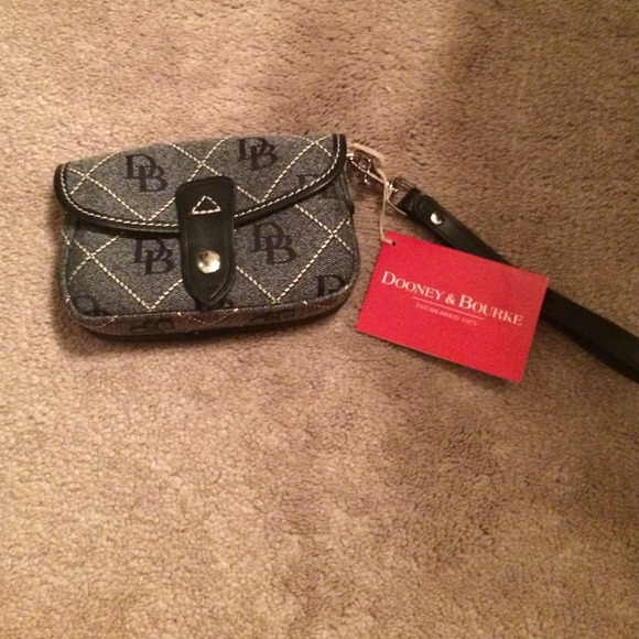 AUTHENTIC Dooney & Bourke wristlet