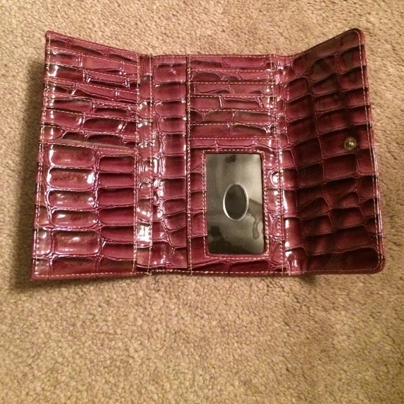 AUTHENTIC Guess wallet - Picture 3 of 4