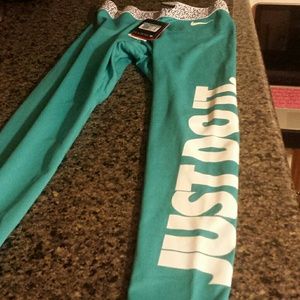 New with tags Nike Hyperwarm Women's Training Med