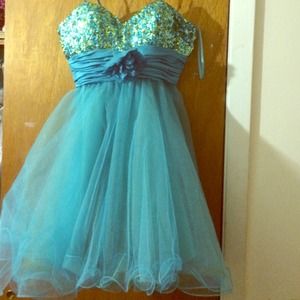 PROM DRESS PAGE