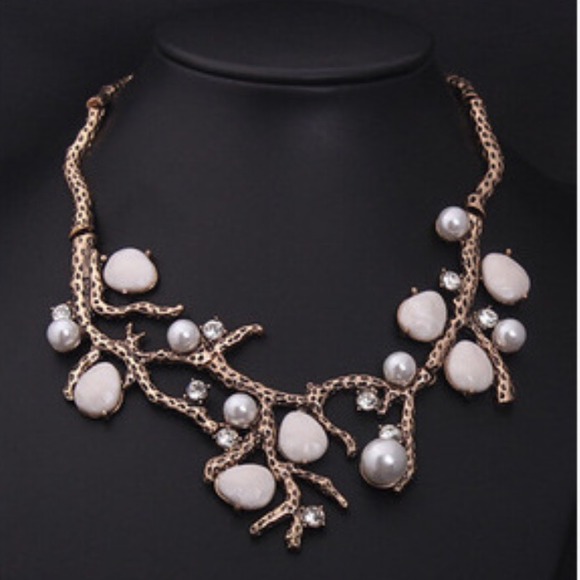 15.7" Pearl Opal Crystal Pendant Twig Necklace