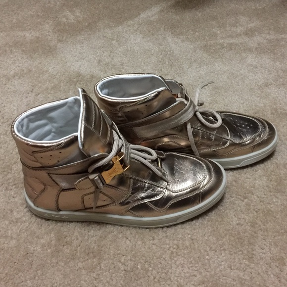 (Got stolen :( 💯authentic Louis Vuitton sneakers - Picture 2 of 4