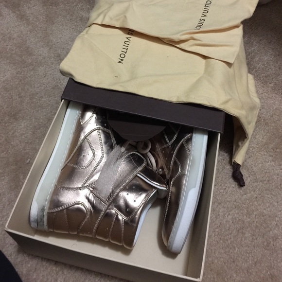 (Got stolen :( 💯authentic Louis Vuitton sneakers - Picture 4 of 4