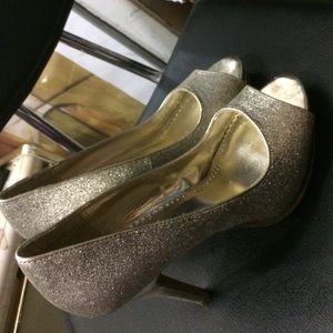 Gold Sparkly open toed pumps