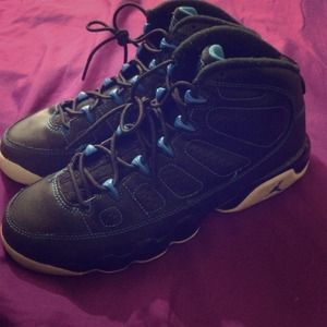 Air Jordan 9
Black/White-Photo Blue