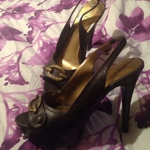 GUESS Open peep toe pumps