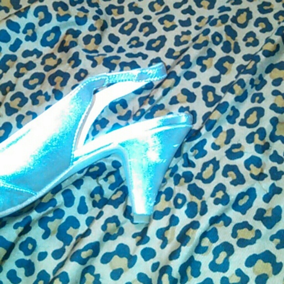 Low Heels - Picture 2 of 2