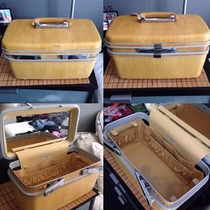 Samsonite train case