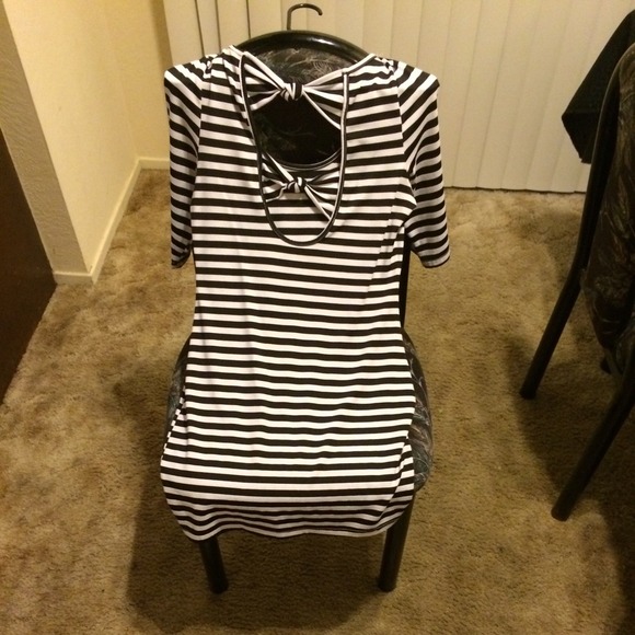 Dress - Picture 2 of 4