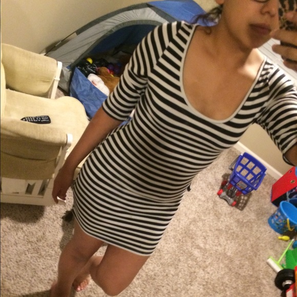 Dress - Picture 3 of 4