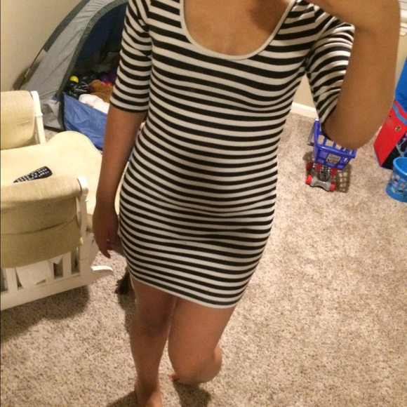 Dress - Picture 4 of 4