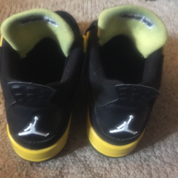 Jordan 4 Thunders - Picture 4 of 4