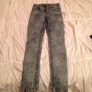 Acid washed high waisted jeans