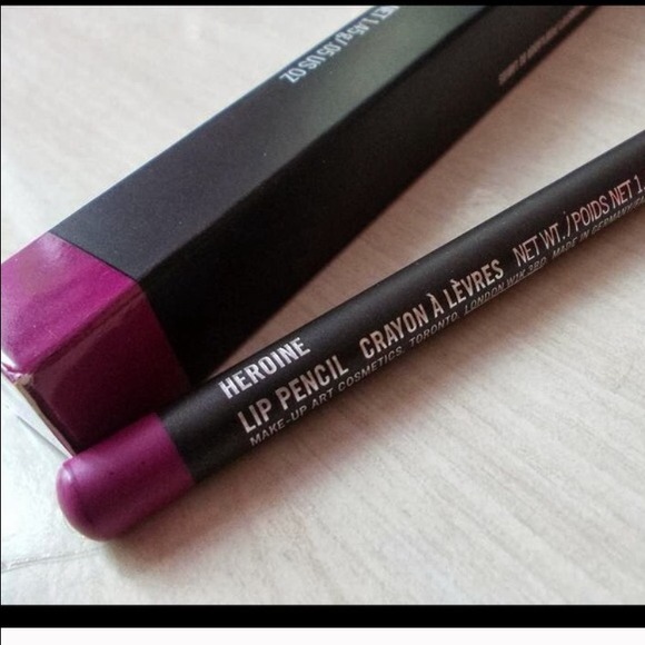IN SEARCH OF heroine lip liner