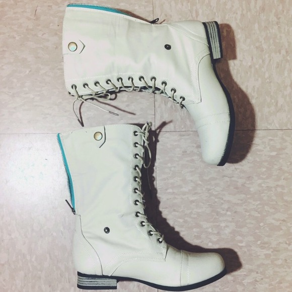 Combat boots