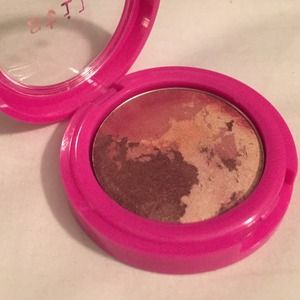 STILA COUNTLESS PIGMENTS