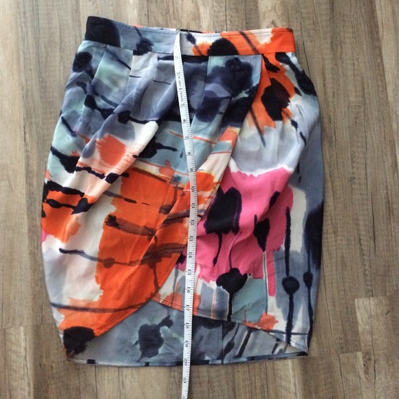 HP 🎉 BCBGMaxAzria floral print skirt - Picture 2 of 3