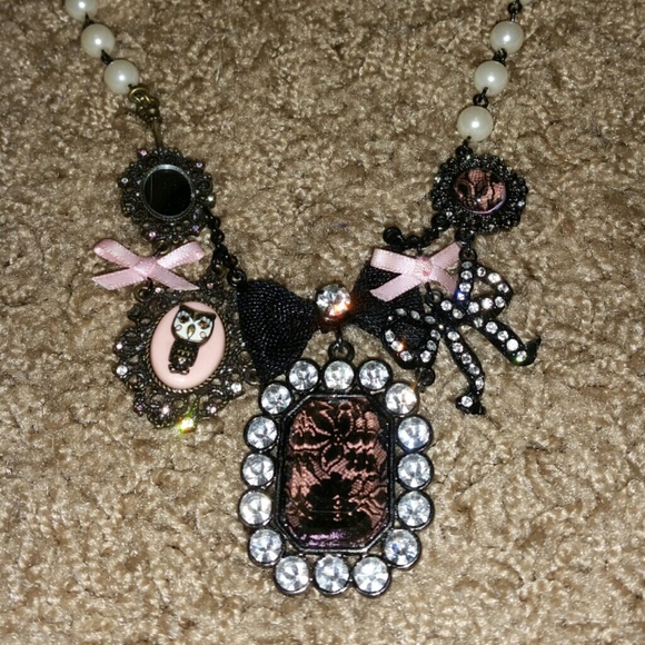 Betsey Johnson necklace, super cute and unique!