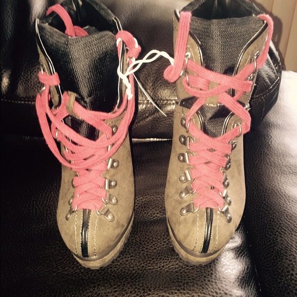 Shoe boots