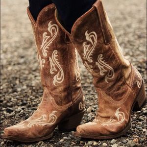 Corral boots!!