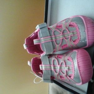 Children oshkosh size 7 toddler sneakers