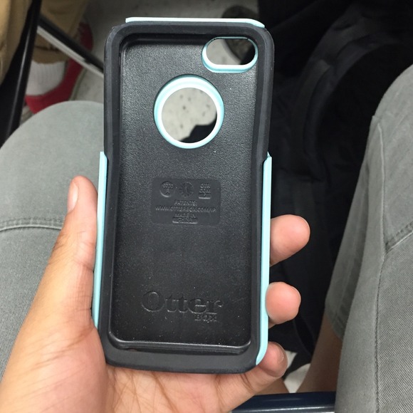 iPhone 5c Otterbox - Picture 2 of 3