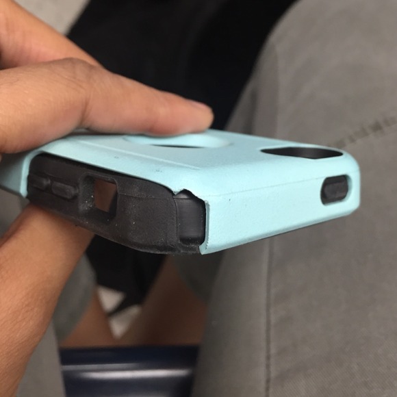 iPhone 5c Otterbox - Picture 3 of 3