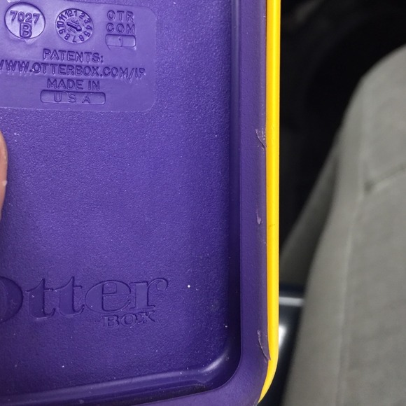 iPhone 5c Otterbox - Picture 3 of 3