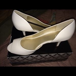New White and Wide Wedding Pumps 9 W New White and Wide Wedding Pumps 9 W