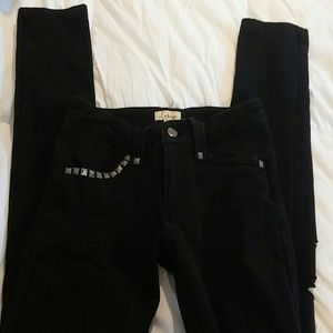 Ripped jeggings in black