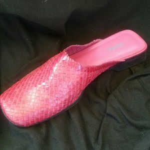 Nicole slides