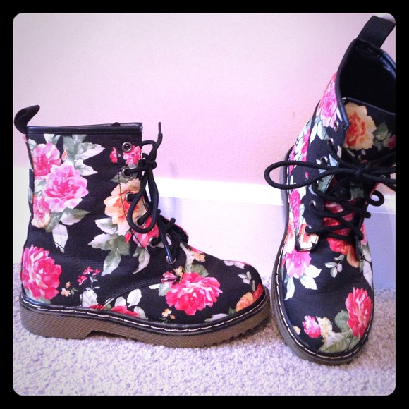 Boots - flowers- size 3 (will fit women's size 5)