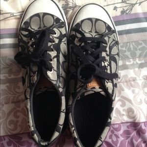 Coach wonens black and white sneakers