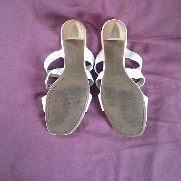 White sandals - Picture 2 of 3