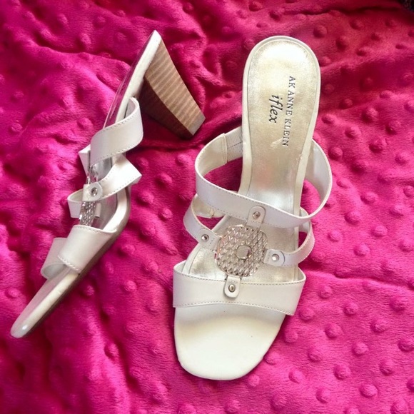 White sandals - Picture 3 of 3