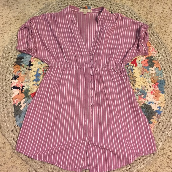 Striped and fitted button down shirt. - Picture 1 of 4