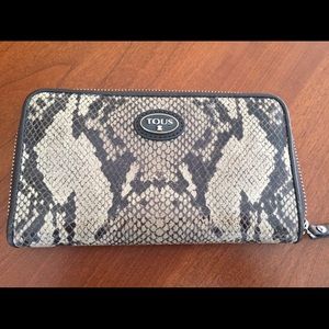 Pre-owned Tous leather wallet in good condition