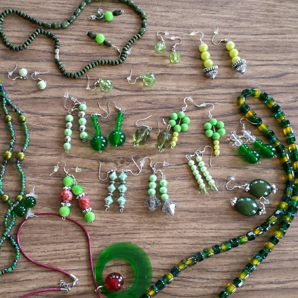 Necklace earrings