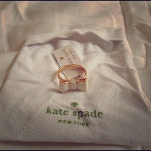 Kate Spade Take A Bow Ring. Size 7