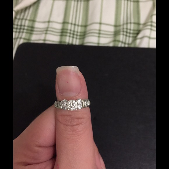 Leo Diamonds wedding ring... - Picture 2 of 4