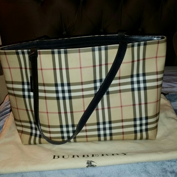 Flash sale 2 hour!!!💯% Authentic Burberry Nova.