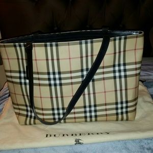 Flash sale 2 hour!!!💯% Authentic Burberry Nova.