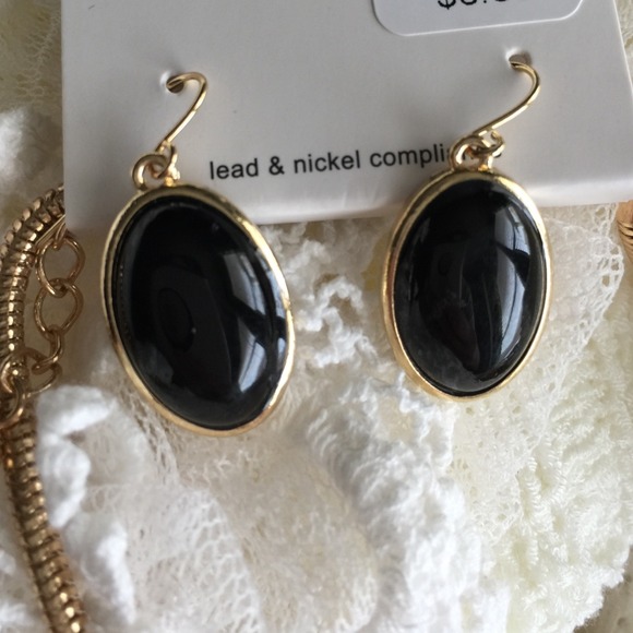 ❌SOLD OUT ❌  Stone & Tassel Necklace &  earrings - Picture 2 of 4