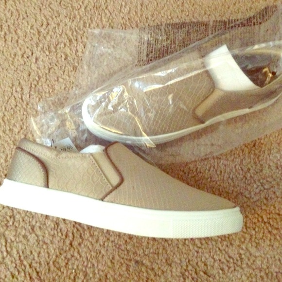 H&M slip ons